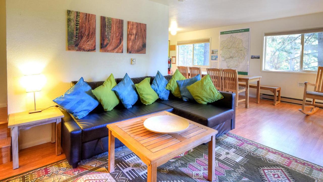 Hawks Nest Lodge *